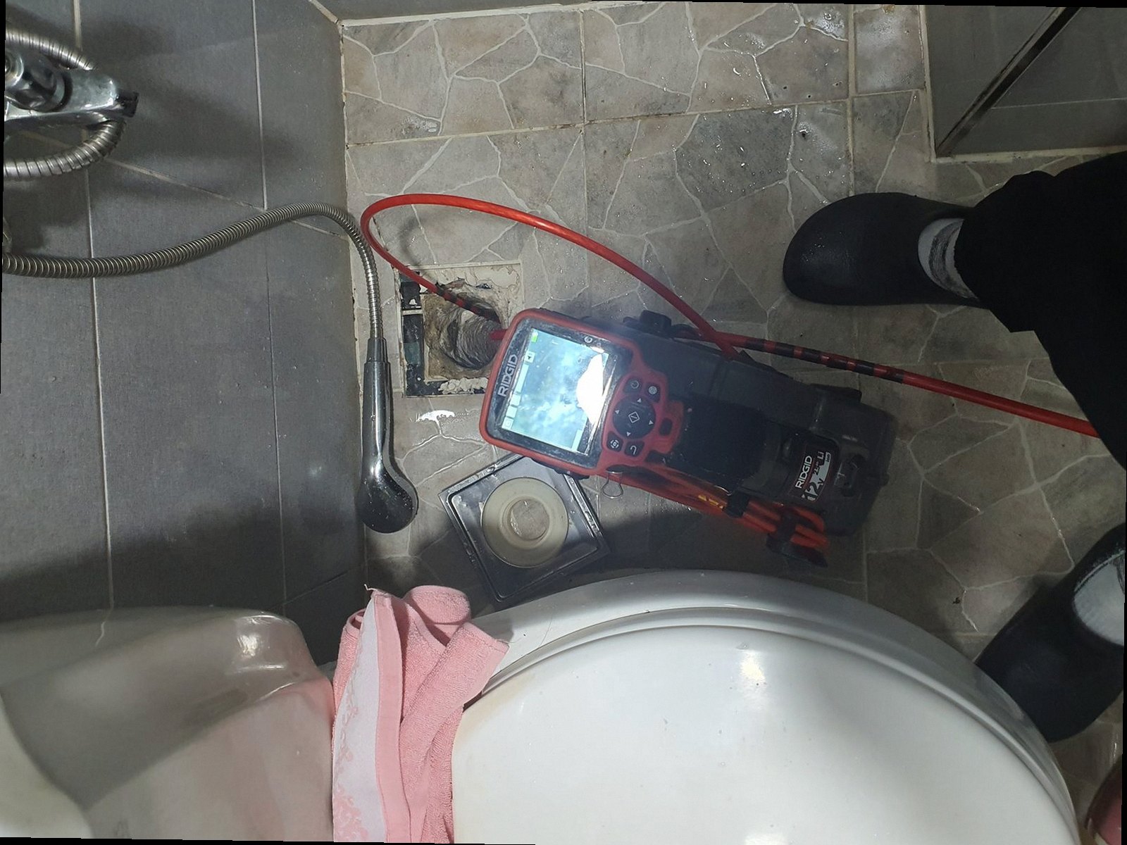 종로구 하수구막힘 배관 내부 상태를 확인하는 점검 장면