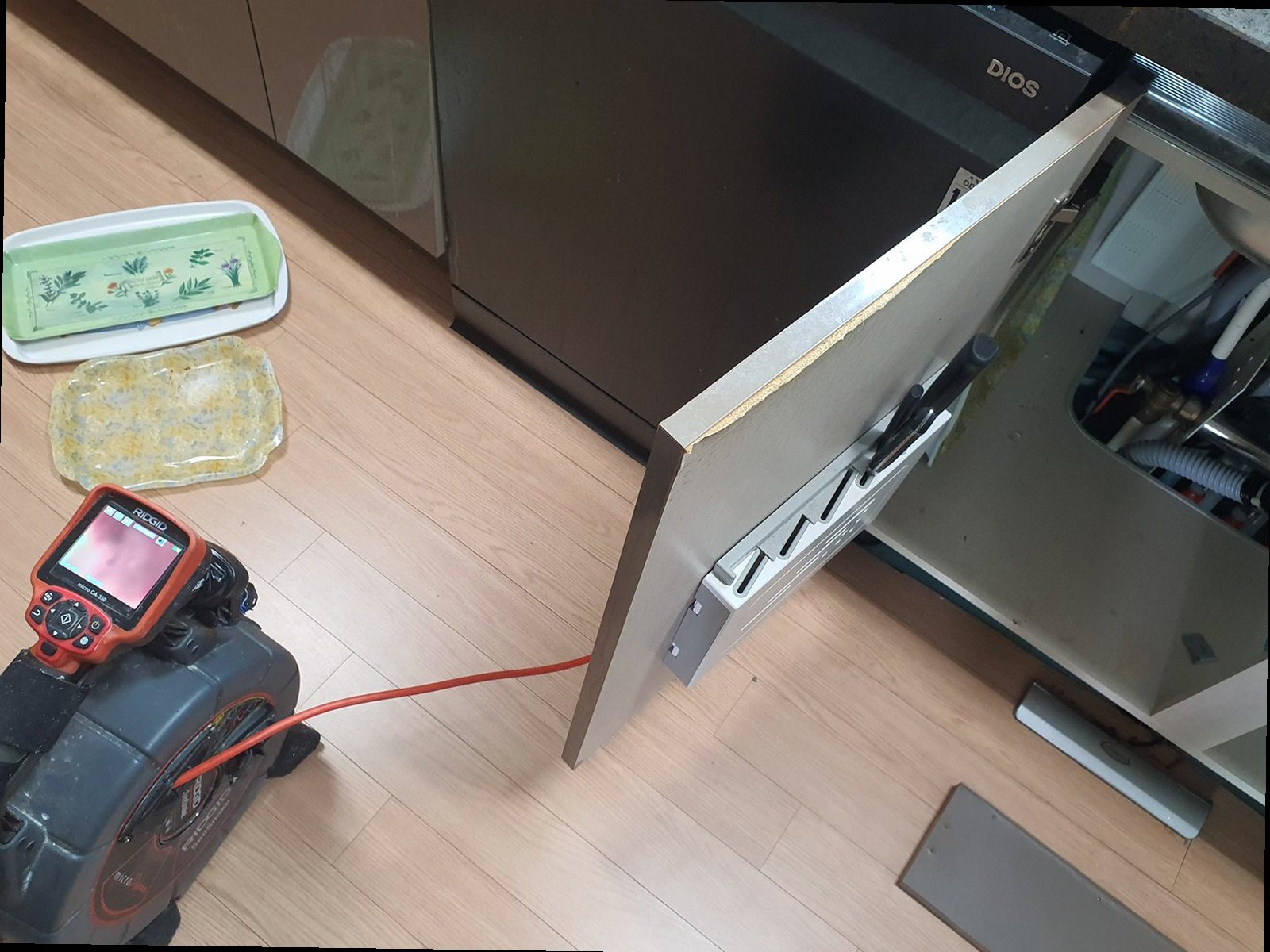 영등포구 하수구막힘 세면대 배관 구조와 막힘 위치를 확인하는 점검 장면