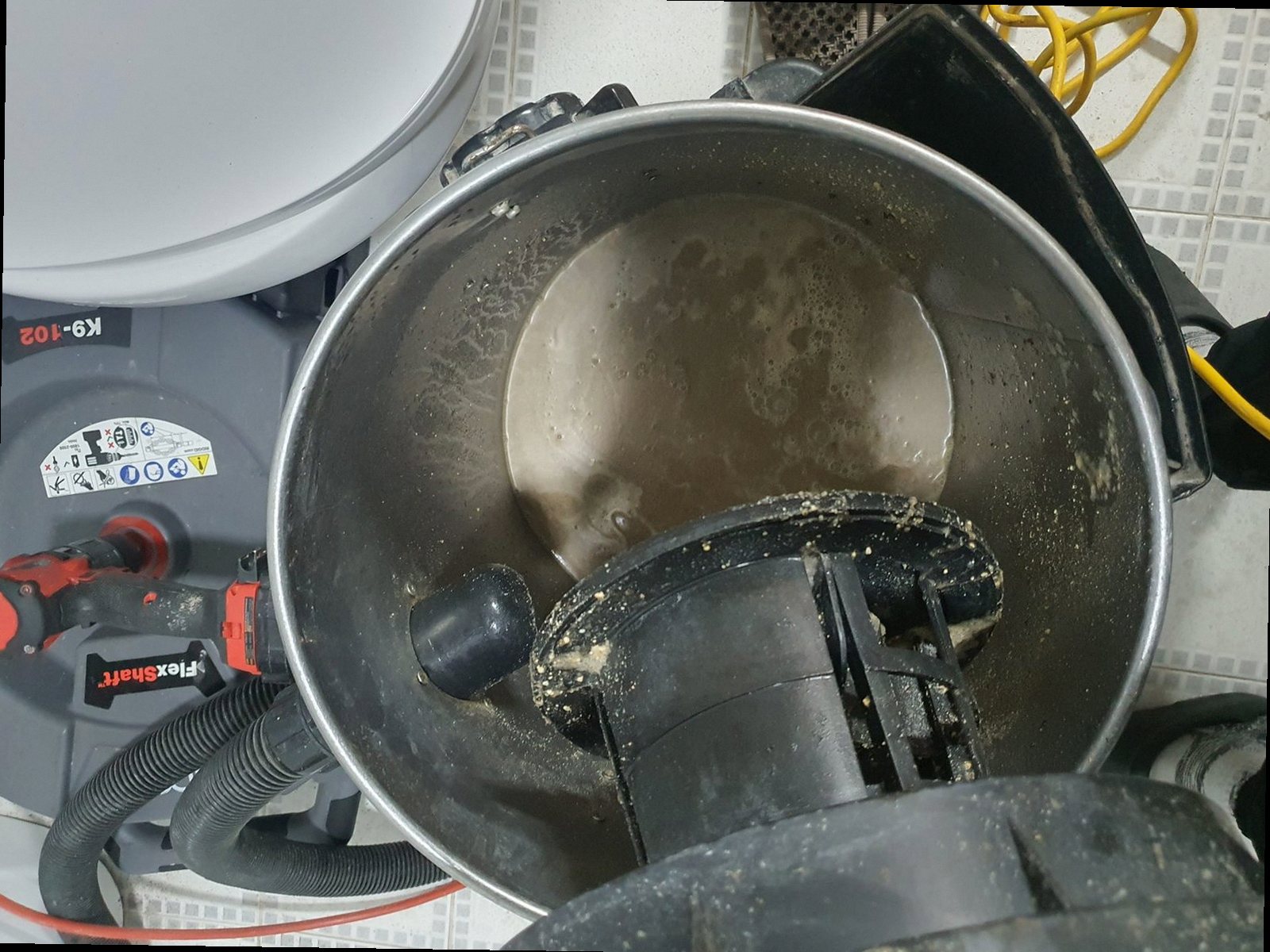 광명 하수구막힘 배수 상태를 확인하는 현장 점검 장면
