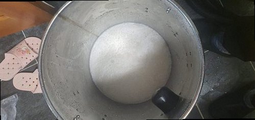 양평 하수구막힘 배수구 주변의 물 고임과 악취 여부를 확인하는 점검 장면
