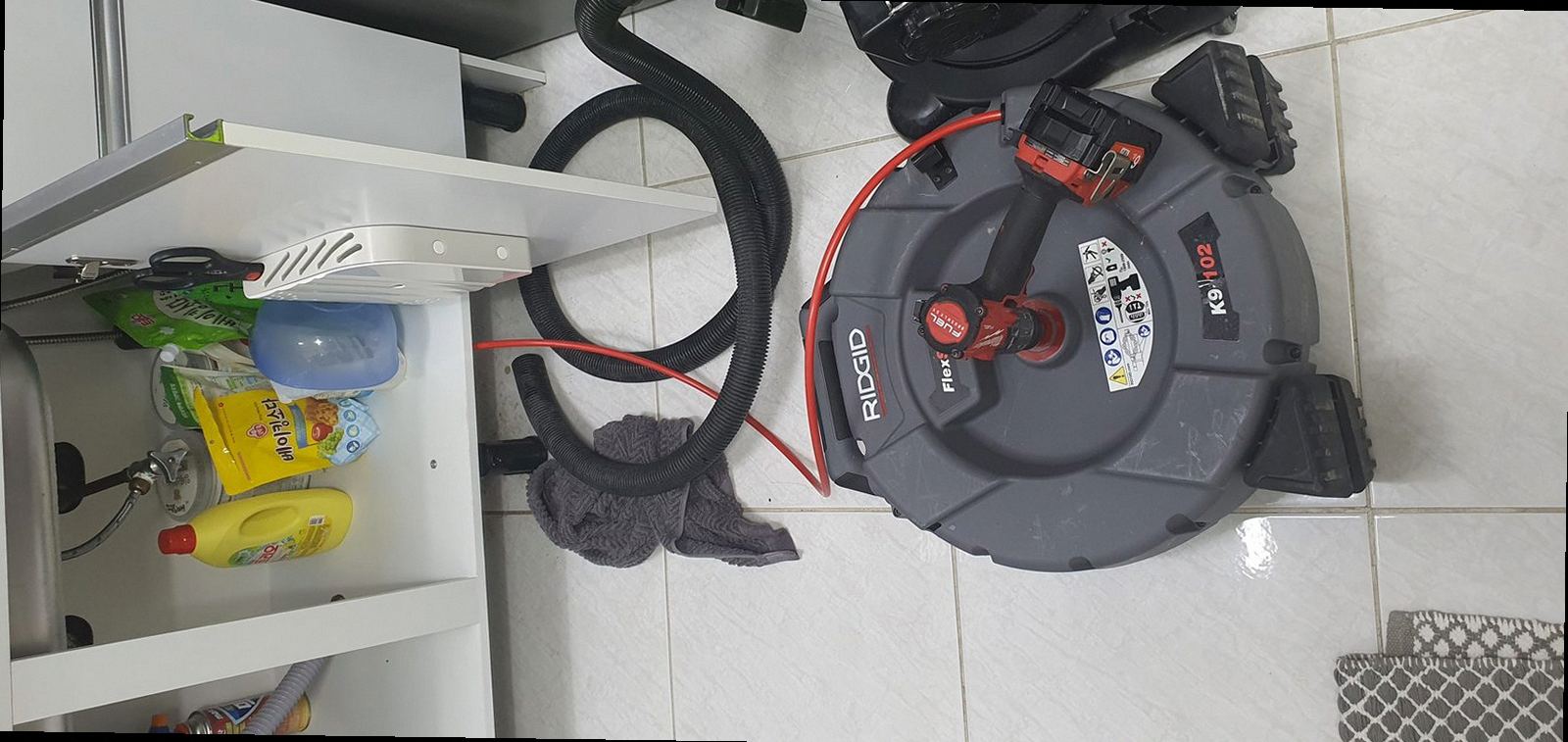여주 하수구막힘 배수 상태를 확인하는 현장 점검 장면
