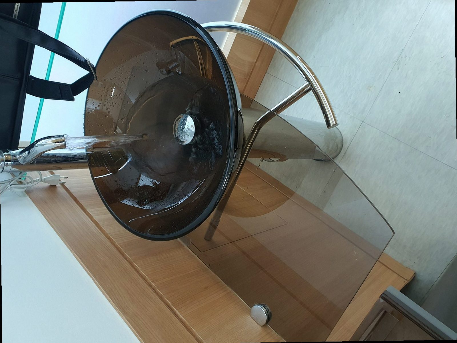 파주 하수구막힘 배수 상태를 확인하며 막힘 위치를 점검하는 장면