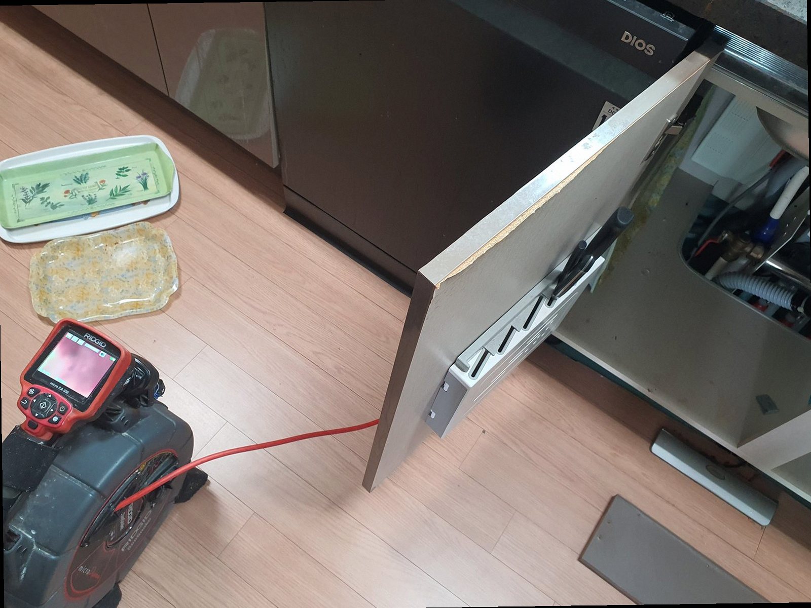 하남 하수구막힘 배수 상태를 확인하는 세면대 점검 장면
