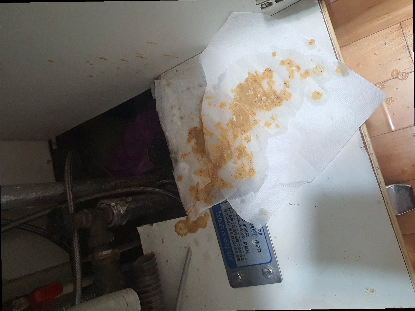 남동구 하수구막힘 배관 내부 오염과 막힘 상태를 확인하는 점검 장면