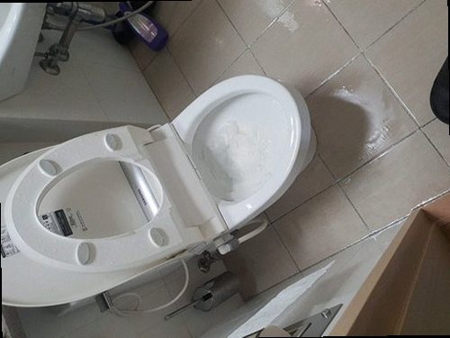 아산시 하수구막힘 배수관 내부 오염과 퇴적 상태를 확인하는 내시경 점검 장면