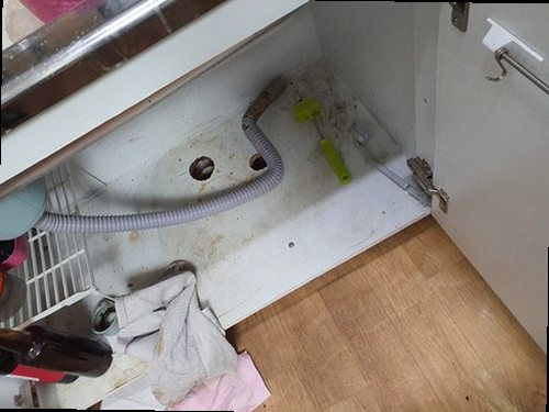 대전 동구 하수구막힘 배관 내부 막힘 위치를 확인하는 내시경 카메라 점검 모습