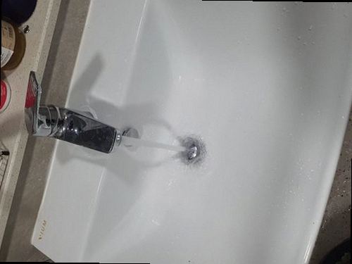 대전 중구 하수구막힘 배관 내부 오염과 물 고임 상태를 확인하는 모습