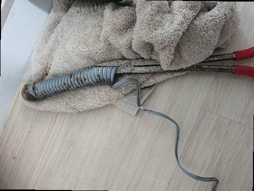 부산 서구 하수구막힘 배수구 주변 물 고임과 오염 상태를 확인하는 현장 점검