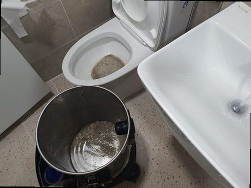 수영구 하수구막힘 내시경 카메라로 배관 내부 막힘 위치를 확인하는 과정