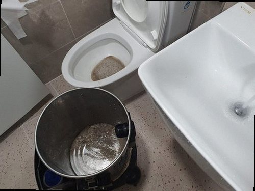 금산군 하수구막힘 고압세척 장비로 배관 내부 오염을 제거하는 작업