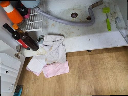 청주시 청원구 하수구막힘 내시경 카메라로 배관 막힘 위치를 확인하는 장면